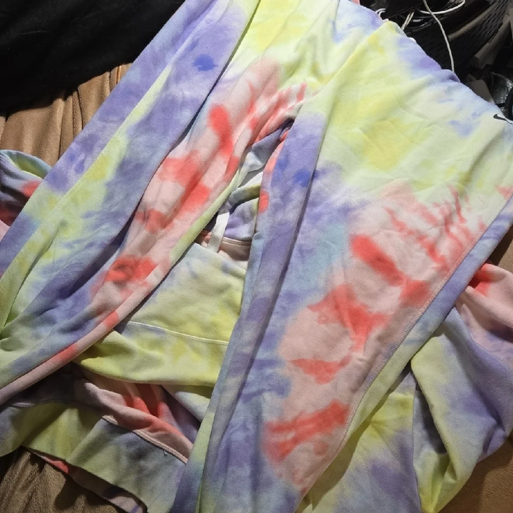 Nike Pastel Tie-Dye Hoodie and Joggers - Picture 8 of 8